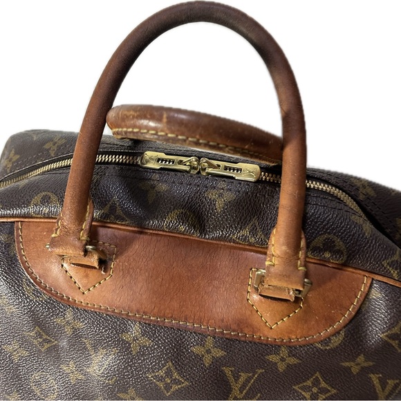 LOUIS VUITTON *Iconic Vintage Authentic DEAUVILLE MONOGRAM "J.Lo" Purse - Picture 11 of 16